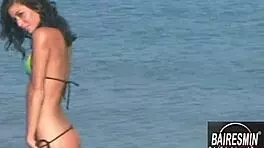 oh jessica, show us that hot bikini dance moves!