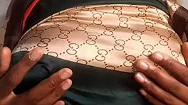 Solo teen girl masturbates her beautiful pussy!