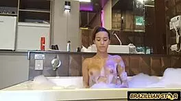 Ninfeta Completa 18 Anos E O Padastro Levou Ela Pro Motel Pra Curtir Uma Hidromassagem