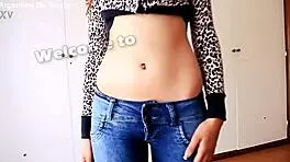 瘦红发少女吸鸡巴展示大圆屁股等射精