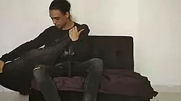 Mi Hermanastra Es Una Cachonda Quiere Que La Masturbe Mientras Toco La Guitarra - Porno En Espanol