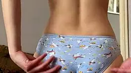 do you like my wet pussy, maiskii asks while fingering