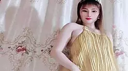 viet teen dances bigo live for horny viewers.