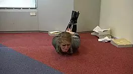 我-我是少女18+ Violet Haze作为房地产经纪人被束缚