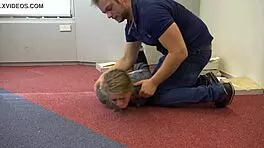 我-我是少女18+ Violet Haze作为房地产经纪人被束缚