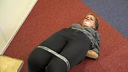 我-我是少女18+ Violet Haze作为房地产经纪人被束缚