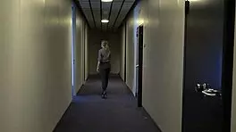 我-我是少女18+ Violet Haze作为房地产经纪人被束缚