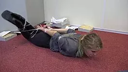 我-我是少女18+ Violet Haze作为房地产经纪人被束缚