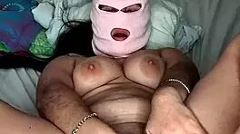 sucia enmascaradaperra sucia enmascarada juega con su estrecho co�o