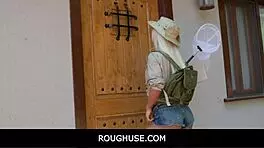 巨乳金发健身妹户外被猛钻硬干！