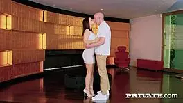 Private Com - 娇小成年大奶Ginebra Bellucci屁股接硬鸡巴 😏