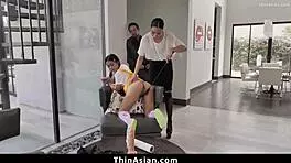 粗大鸡巴插进她多汁亚洲小穴 - thinasian