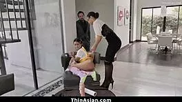 粗大鸡巴插进她多汁亚洲小穴 - thinasian