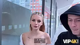 嘿，这18岁捷克美女当男友面出轨！😏