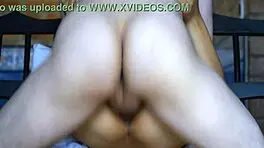 la madrastra de su amiga y �l compartieron una mirada cargada de deseo decididos a entregarse el uno al otro hasta que ninguno pudiera resistirse m�s