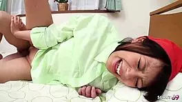 日本女仆帮小处男18+完成第一次操逼