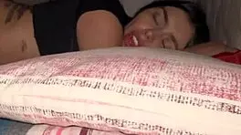 Mi Hermanastra Y Yo Nos Pusimos Cachondos Y Hacemos El Amor En La Cama De Sus Padres