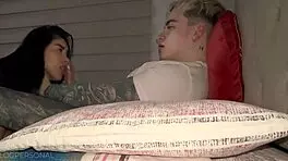 Mi Hermanastra Y Yo Nos Pusimos Cachondos Y Hacemos El Amor En La Cama De Sus Padres