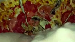 阿拉伯美女用食物塞屄玩恋物高潮