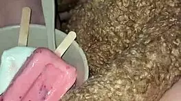 阿拉伯美女用食物塞屄玩恋物高潮