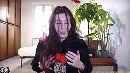 Provocante E Sfacciata Prima Si Mostra Poi Viene Penetrata Senza Freni