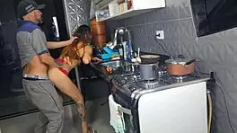 Casada Recebe Encanador Sem Calcinha - Outdoor Interview with Brunette Latina.