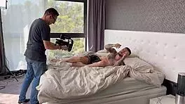 Backstage foursome with Kesha, Nuria, Josy, and Raul