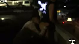 miroslava se deja chupar la chocha por un desconocido en un estacionamiento y siento tanto placer en ese momento tan arriesgado al aire libre