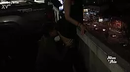 miroslava se deja chupar la chocha por un desconocido en un estacionamiento y siento tanto placer en ese momento tan arriesgado al aire libre