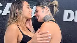 eu sou hetero mas a vizinha lesbica chupou minha buceta e eu gozei na boca dela em encontro inesperado