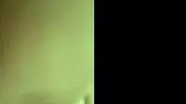 A VONTADE DESSA PUTINHA NOVINHA ERA DAR O CUZINHO PARA UMA ROLA DE VERDADE!