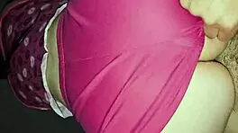 我的继女来访我的房间并在我的鸡巴上高潮，老婆旅行中！