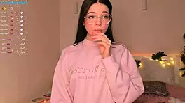 W0wgirls model Liza appears in a cute petite web chat session from December 25, 2022