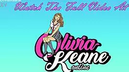 Teen gets attention behind her twins back