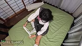 小巧18+学生：用玩具双插嘴和大黑鸡巴