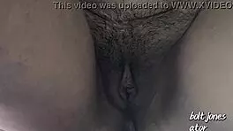 Eu sou a mulher do policial e quero me vingar dele dando meu cuzinho gostoso no vídeo para todos verem.