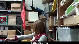 两个已婚骚货和3猛男群交直播全过程