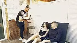 Threesome Mary Rock Tiene Sexo Con Su Novio Y El Camarero