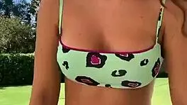 gostosa com boceta saltando