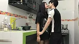 Hermosa joven latina de tetas pequeñas es follada por su cachondo hermanastro