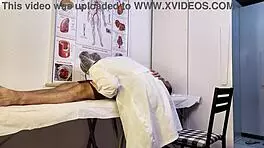 Paciente no aguanta e fica ereto na frente da enfermeira durante o exame?