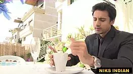 印度男孩狂操中国妹小穴屁眼再干她妈骚逼