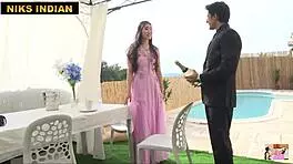 印度男孩狂操中国妹小穴屁眼再干她妈骚逼