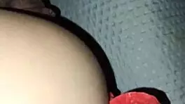 encuentro a mi hermanastra tomando una siesta y la follo bien rico