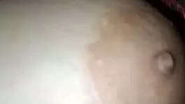 encuentro a mi hermanastra tomando una siesta y la follo bien rico