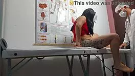 Ginecologista Enfia Dedo No Cu E Fode Paciente