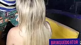 Novinho acaba comendo a tia do seu amigo ela encontrou ele em um barzinho