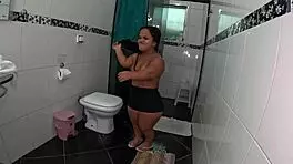 aprontando com dildo gigante com as an�zinhas