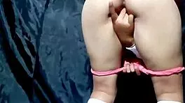 Escolégiala mexicana resultó cachonda y se masturba para su profesor favorito después de la escuela