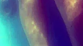 游泳池里与娇小瘦弱女孩的公共危险性爱，紧致小穴